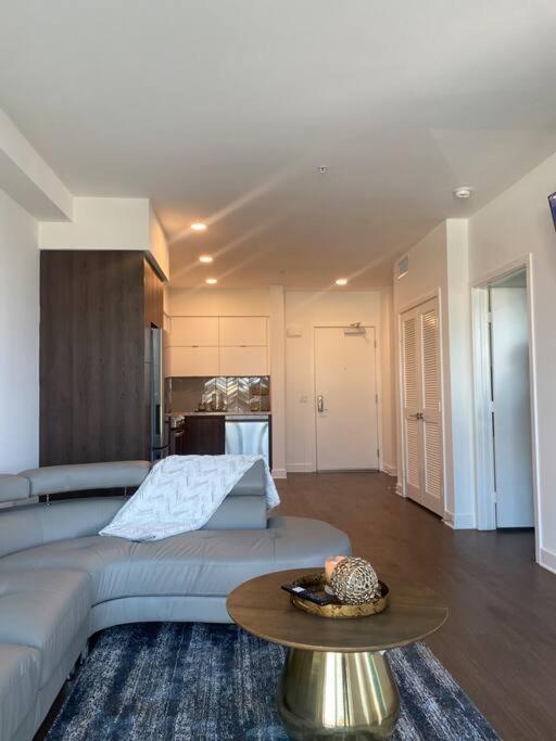 דירות לוס אנג'לס Relax On Wilshire With A View מראה חיצוני תמונה
