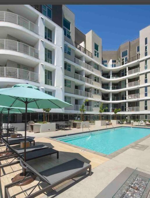 דירות לוס אנג'לס Relax On Wilshire With A View מראה חיצוני תמונה