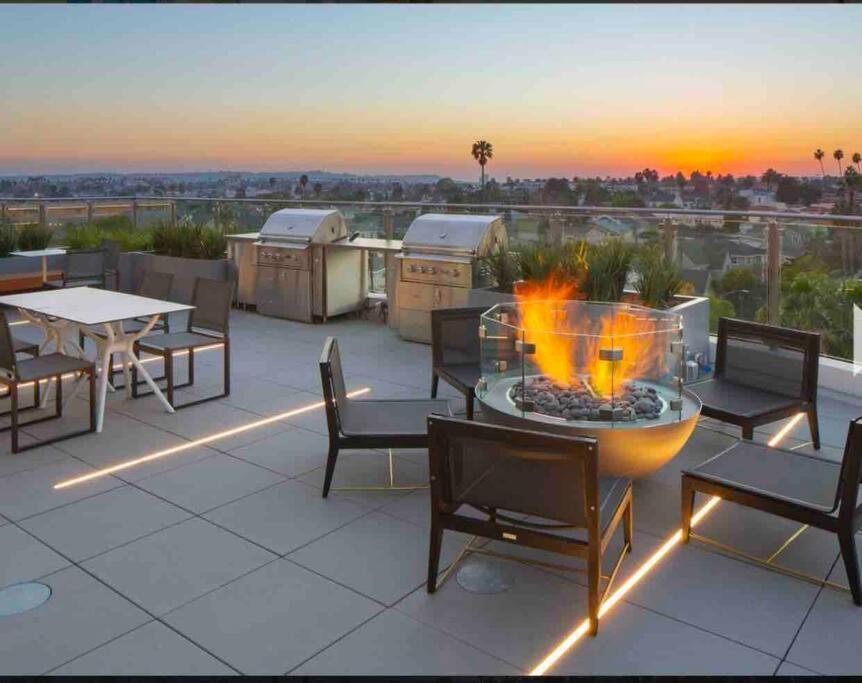 דירות לוס אנג'לס Relax On Wilshire With A View מראה חיצוני תמונה