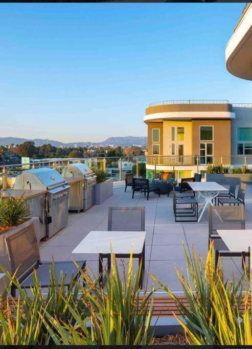 דירות לוס אנג'לס Relax On Wilshire With A View מראה חיצוני תמונה